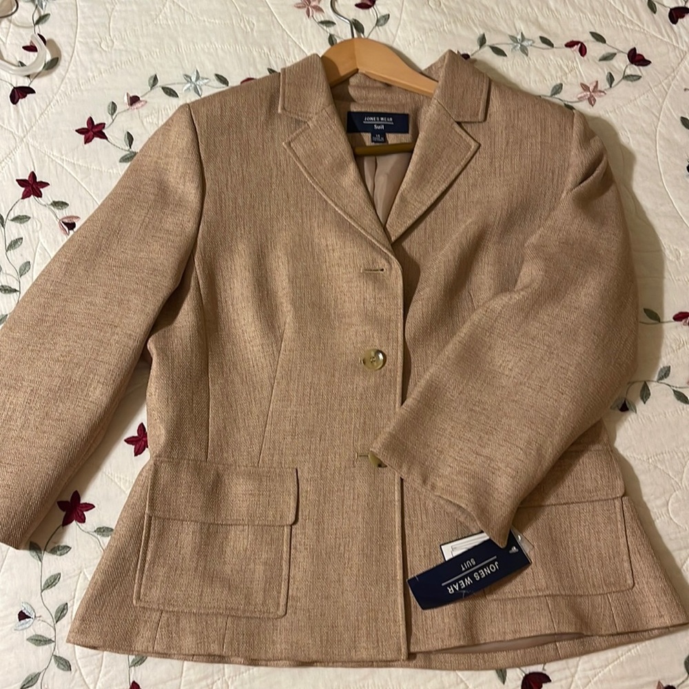 Jones Wear Gold Women’s Suit Jacket